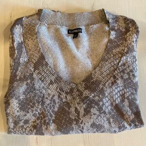Women’s XS Express V-Neck Long Sleeves Sweater.
